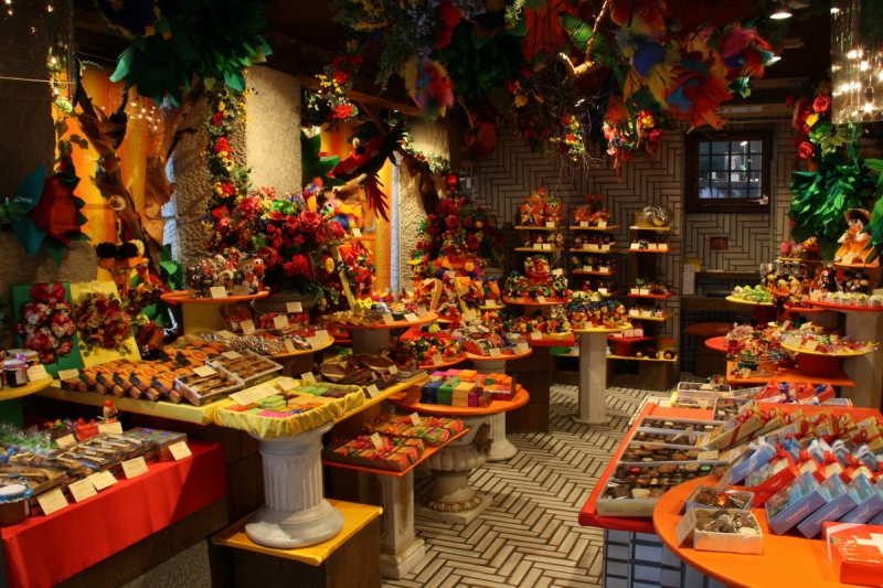 vente-LE CANNET DES MAURES-min_candy_store_chocolate_shop_chocolate_switzerland-393515